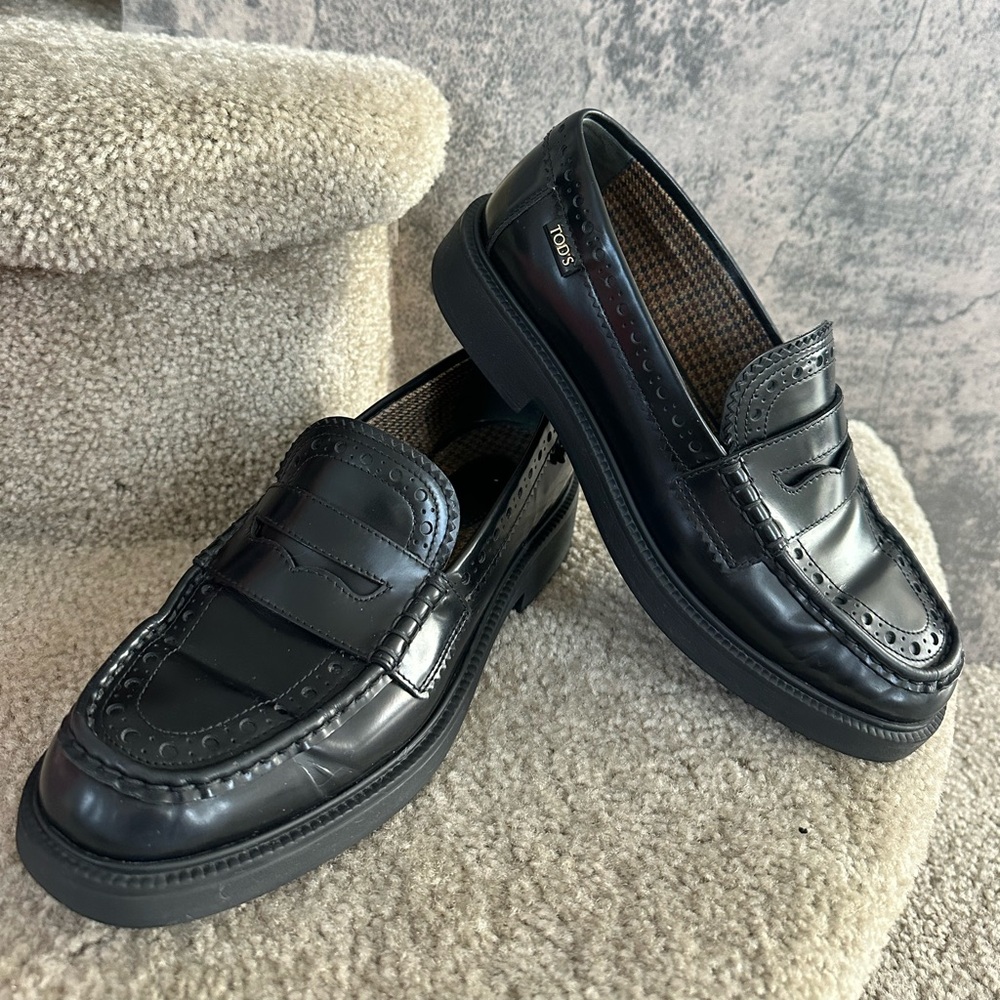Tod's Black Leather women’s Loafers